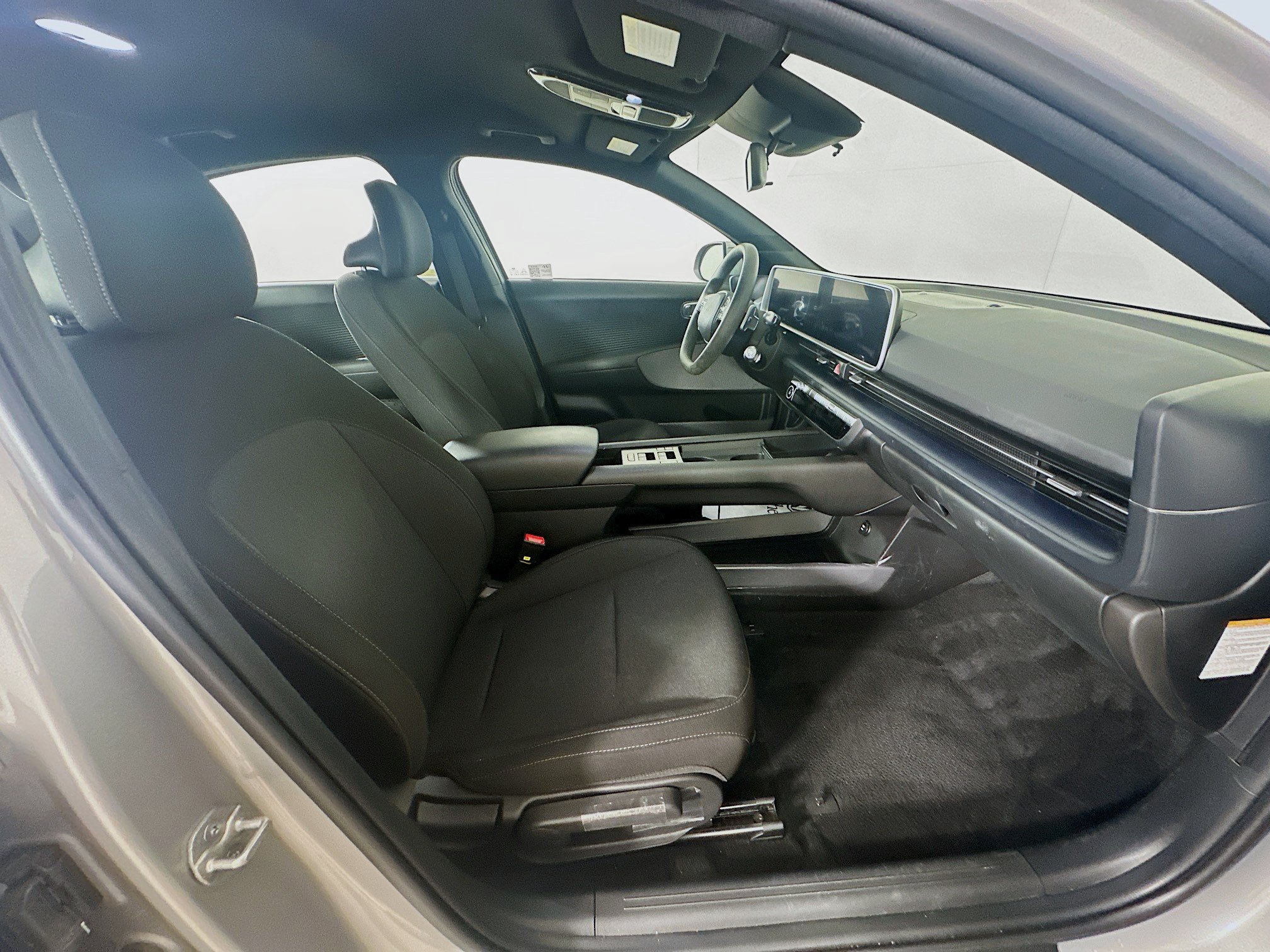 Used 2024 Hyundai Ioniq 6 SE RWD image 31