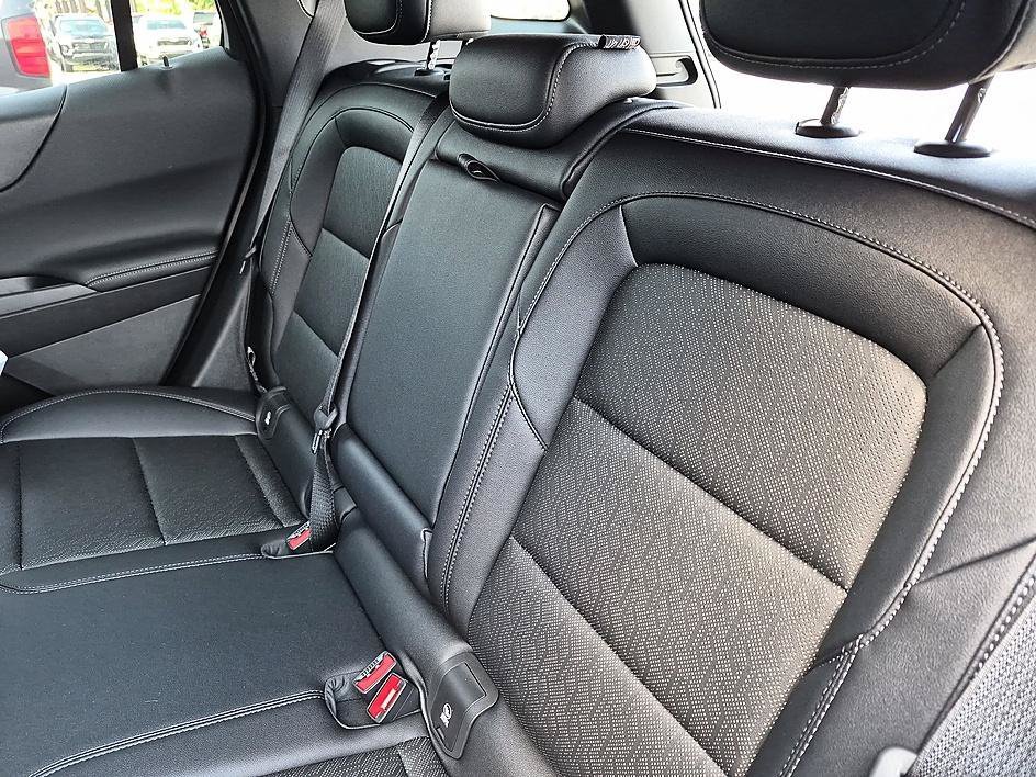 New 2026 Chevrolet Equinox LT w/ Convenience Package II FWD image 27