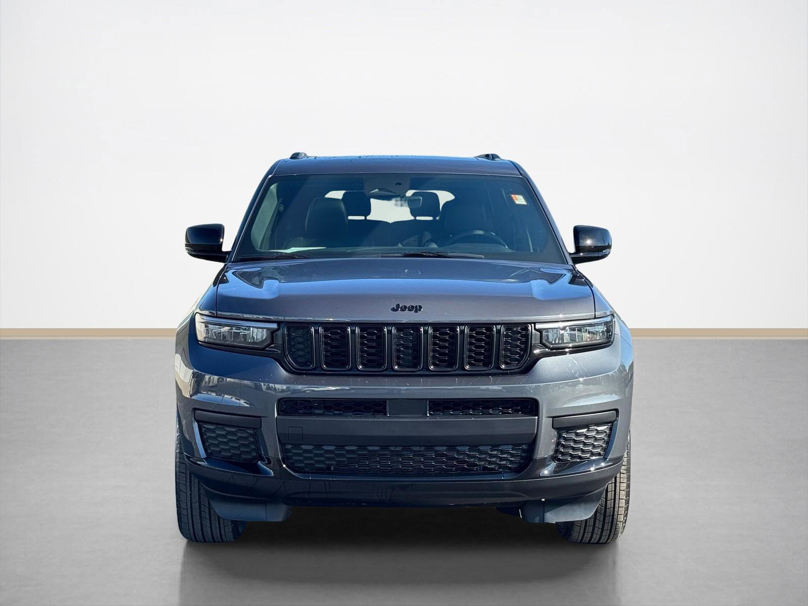 Used 2025 Jeep Grand Cherokee L Altitude image 2
