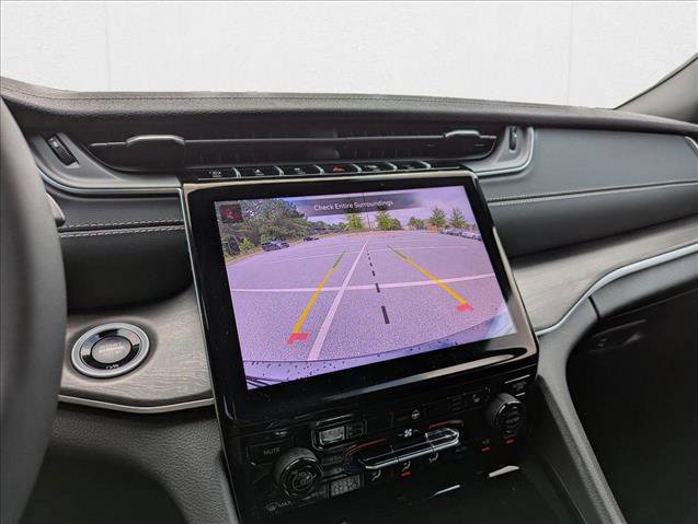 New 2025 Jeep Grand Cherokee Limited w/ Black Appearance Package image 15