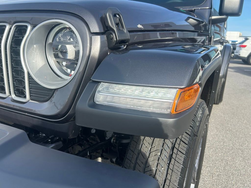 New 2026 Jeep Wrangler Unlimited Sahara AWD/4WD image 12