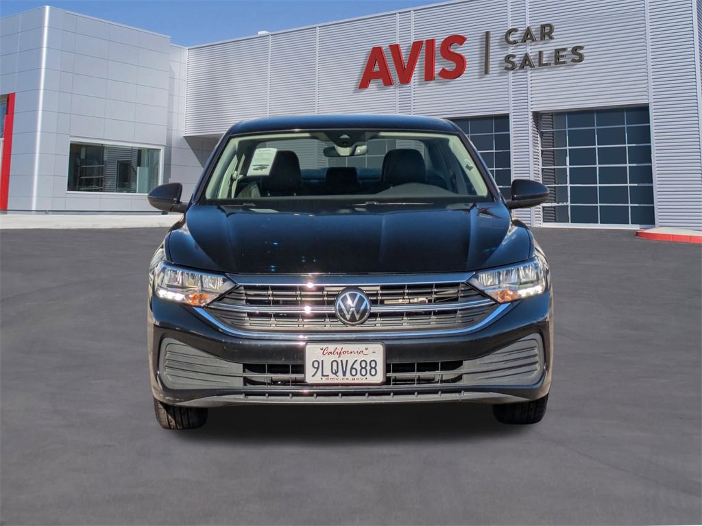 Used 2024 Volkswagen Jetta SE image 2