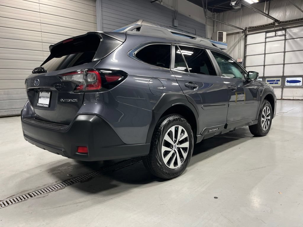 Certified 2025 Subaru Outback Premium AWD/4WD image 9