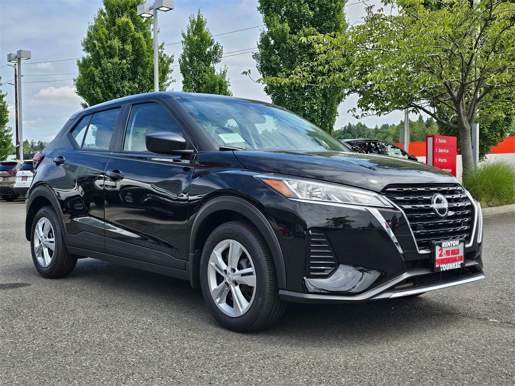 New 2025 Nissan Kicks Play S image 2