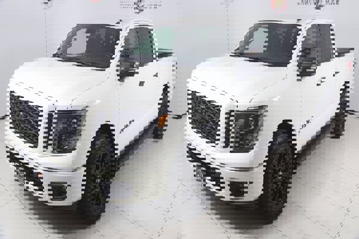 Used 2019 Nissan Titan SV w/ SV Convenience Package image 20