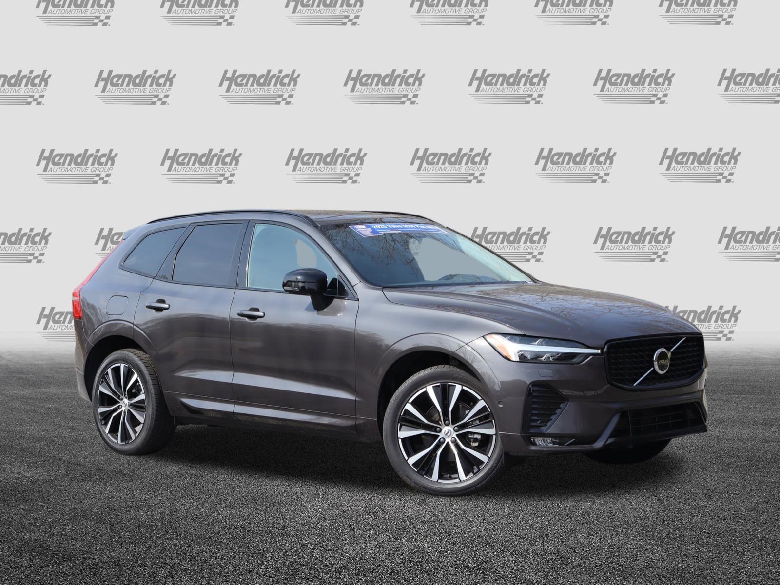 Used 2025 Volvo XC60 B5 Plus image 2