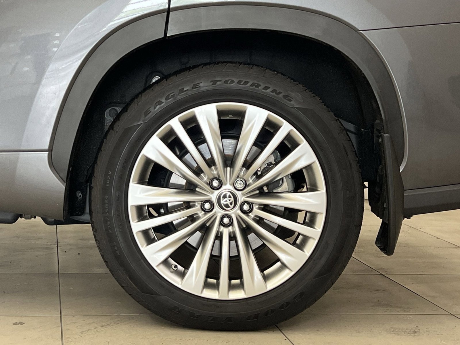 Used 2025 Toyota Highlander Platinum AWD/4WD image 11