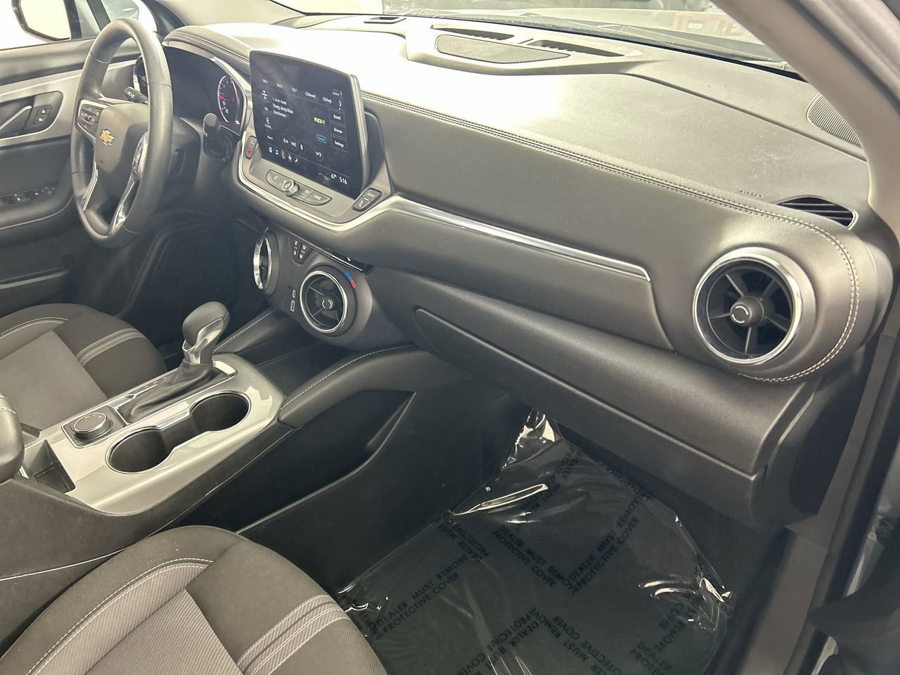 Used 2025 Chevrolet Blazer LT FWD image 26