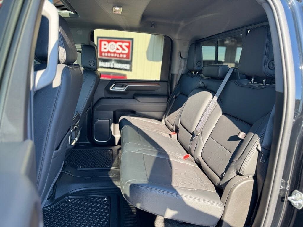 Used 2025 GMC Sierra 3500 Denali image 32