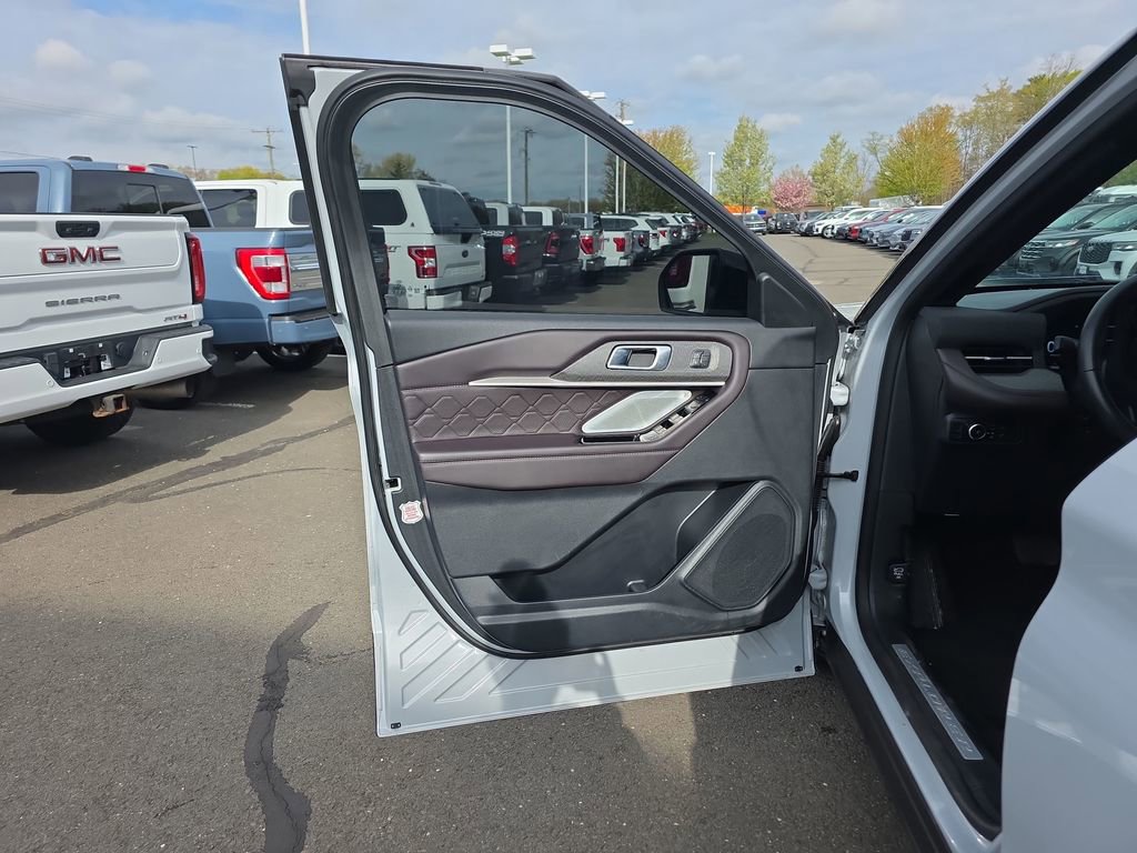 Used 2025 Ford Explorer Platinum w/ LUX Leather Package AWD/4WD image 20