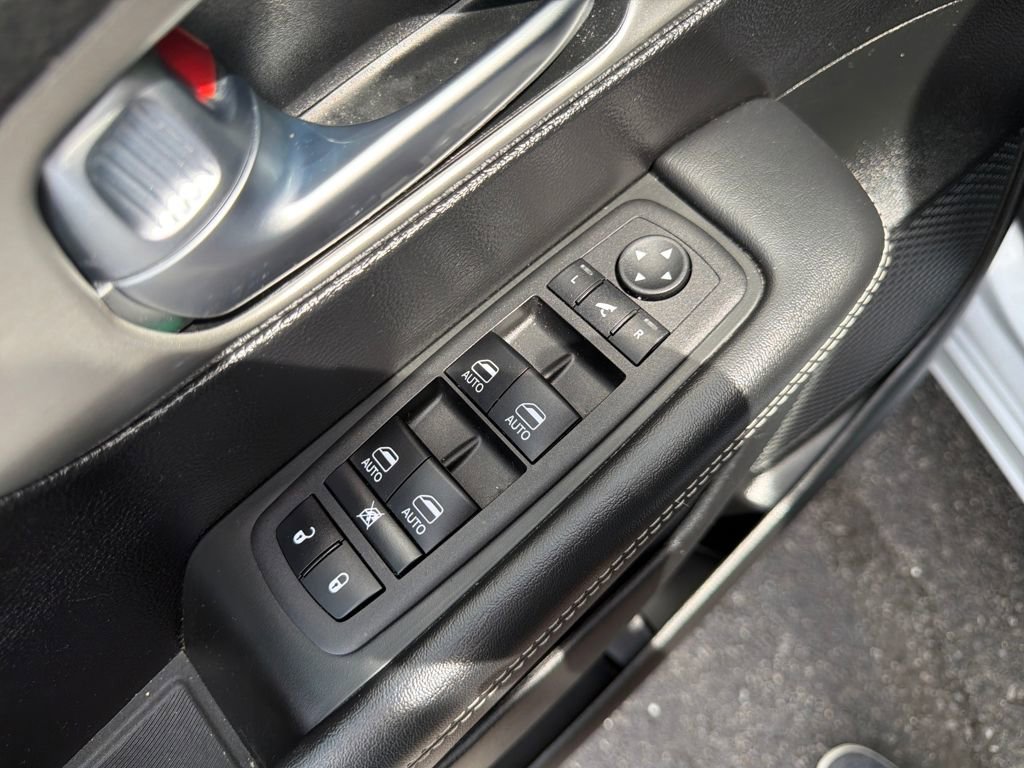 Used 2023 Chrysler Pacifica Limited w/ S Appearance Package image 19