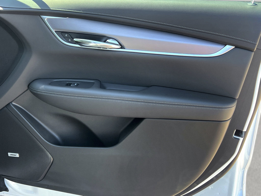 New 2025 Cadillac XT6 Luxury image 14
