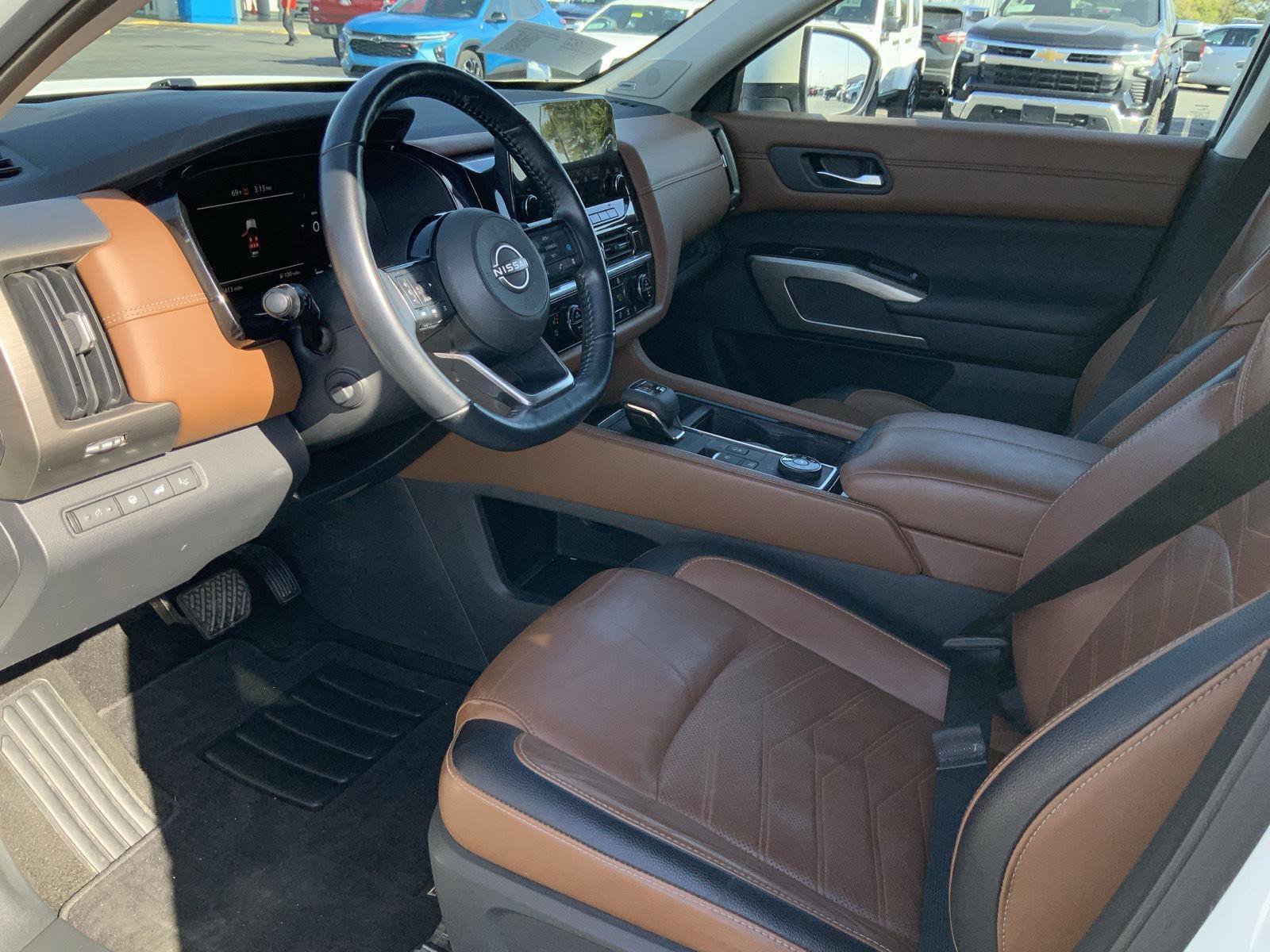 Used 2023 Nissan Pathfinder Platinum image 29