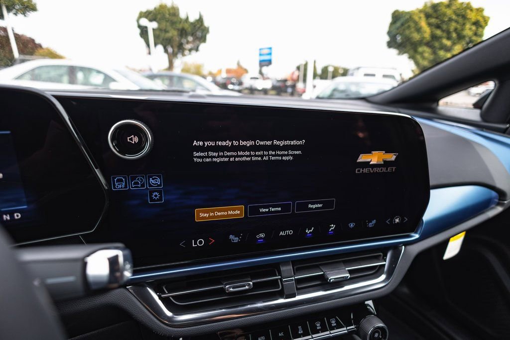 New 2026 Chevrolet Equinox EV LT image 6