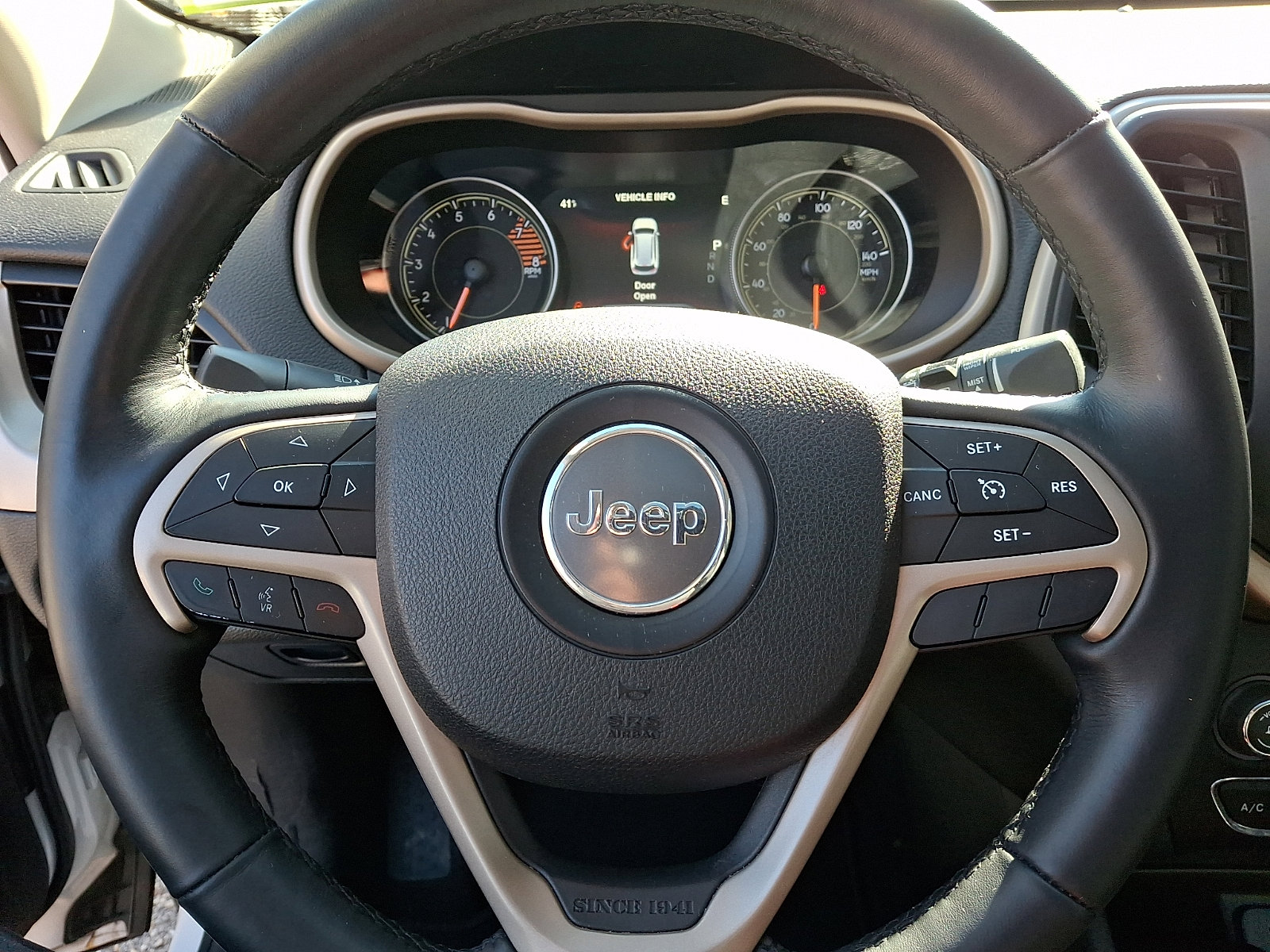 Certified 2016 Jeep Cherokee Limited w/ Luxury Group image 21