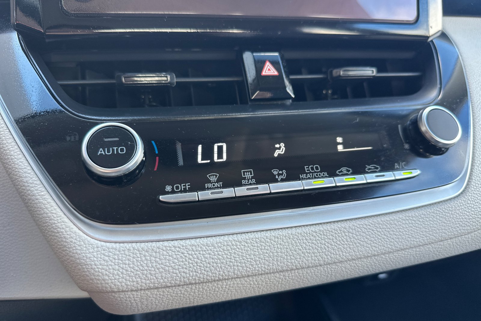 Used 2024 Toyota Corolla LE FWD image 27