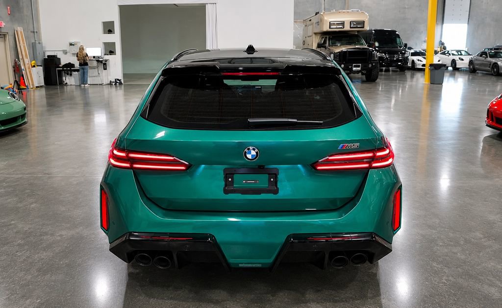 Used 2026 BMW M5 Touring AWD/4WD image 4