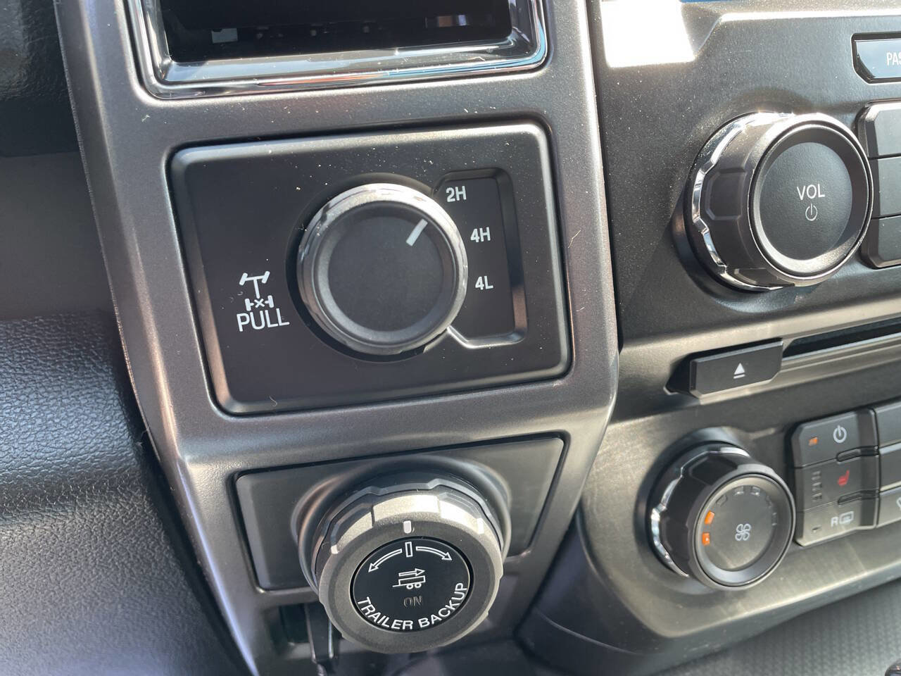 Used 2017 Ford F150 XLT w/ Equipment Group 302A Luxury image 96