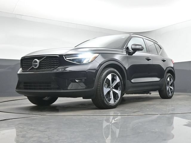 Used 2025 Volvo XC40 B5 Plus AWD/4WD image 40