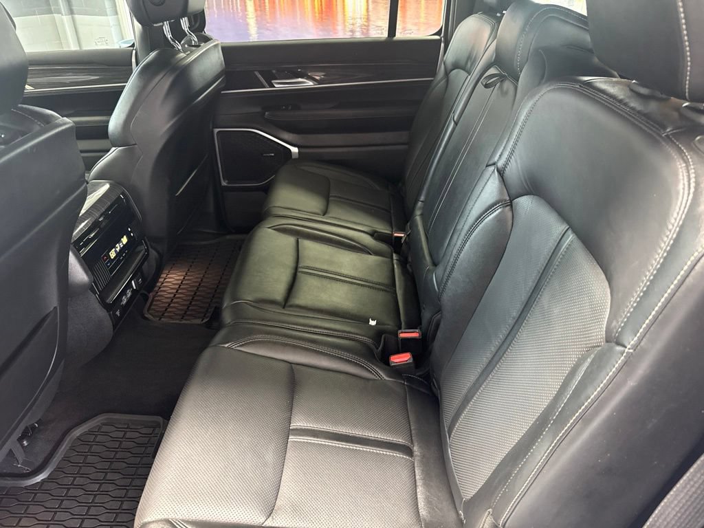 Used 2022 Jeep Wagoneer Series II AWD/4WD image 11