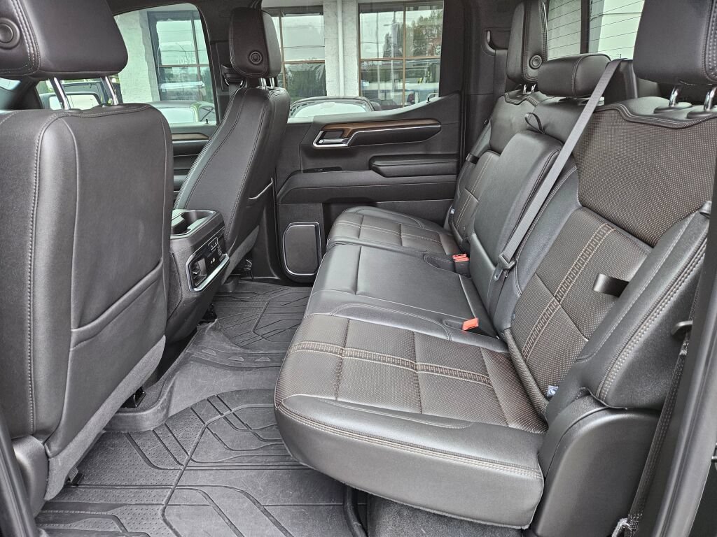 Used 2024 Chevrolet Silverado 1500 High Country w/ Technology Package AWD/4WD image 14