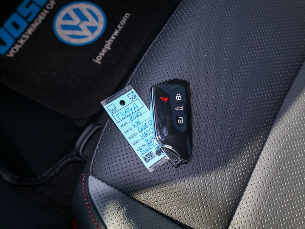Certified 2025 Volkswagen GTI Autobahn FWD image 30