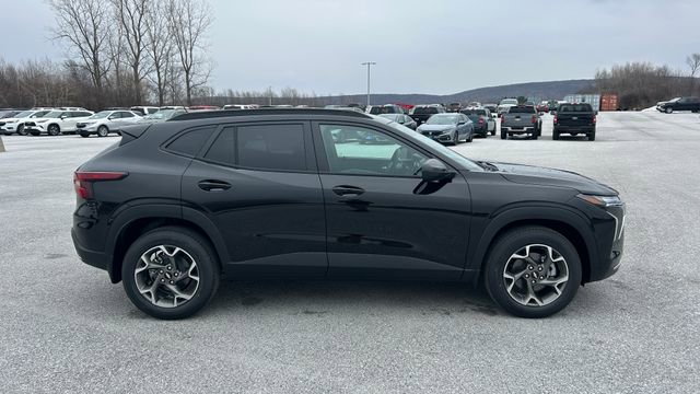 New 2026 Chevrolet Trax LT image 2