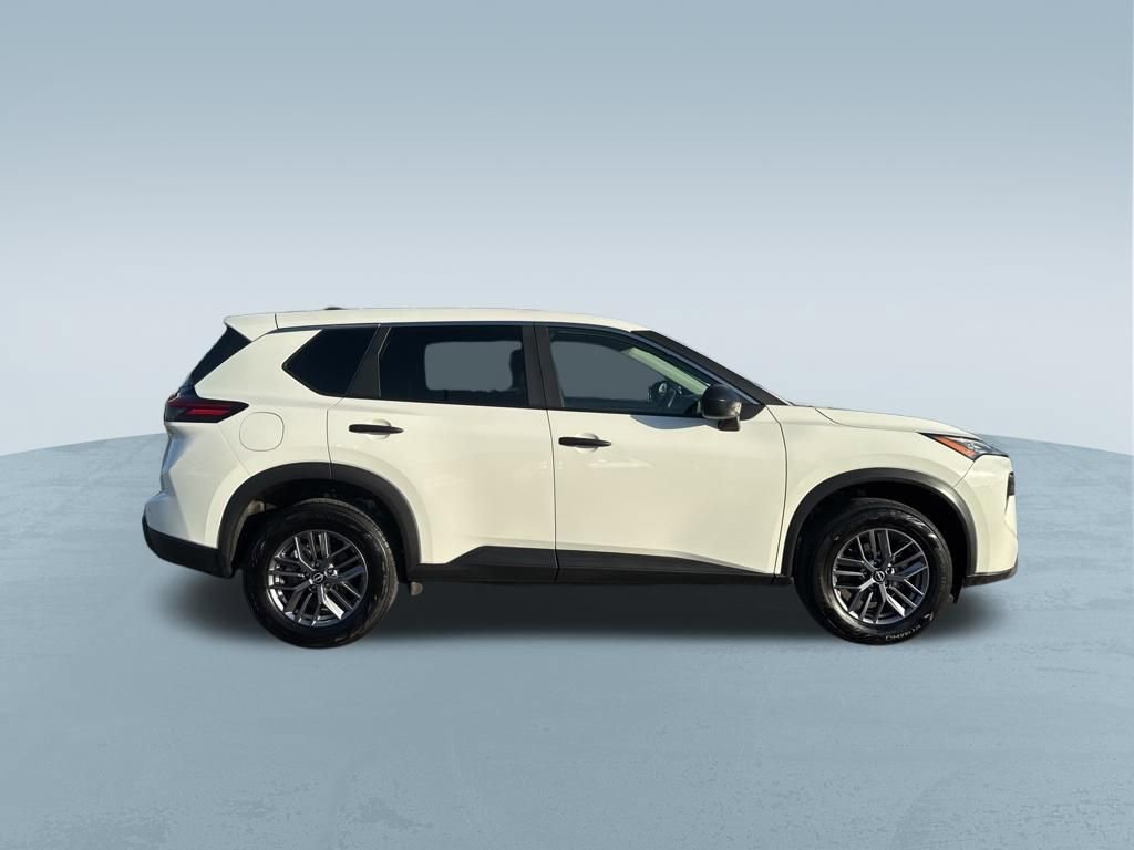 Used 2024 Nissan Rogue S AWD/4WD image 9