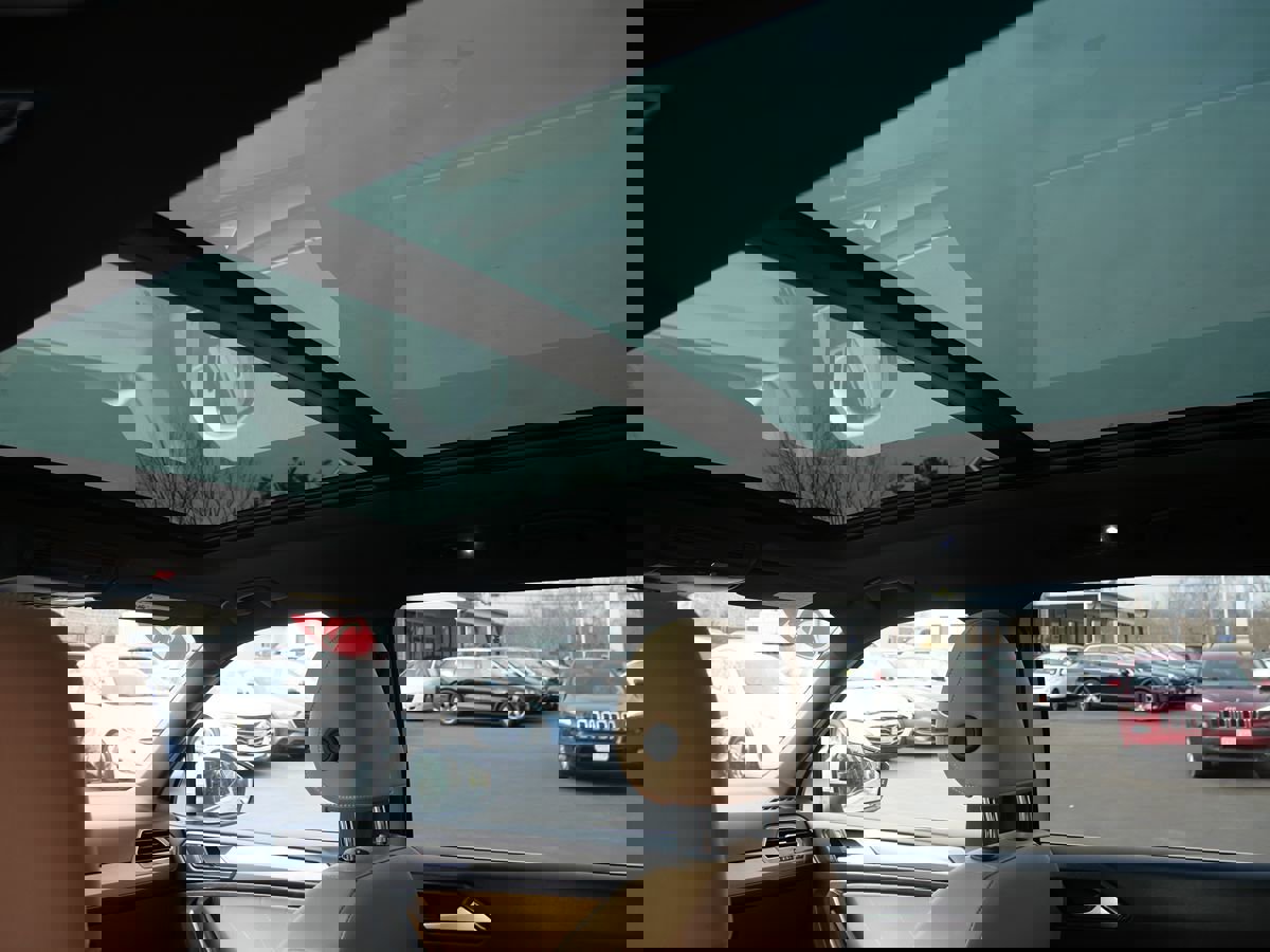 Used 2022 Volkswagen Tiguan SE w/ Panoramic Sunroof Package image 23