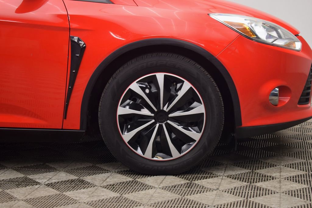 Used 2012 Ford Focus SE w/ SE Winter Pkg image 24