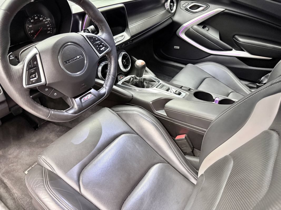 Used 2016 Chevrolet Camaro SS RWD image 9