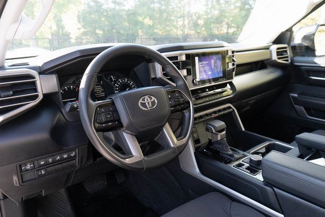 Used 2022 Toyota Tundra SR5 w/ SR5 Convenience Package image 4