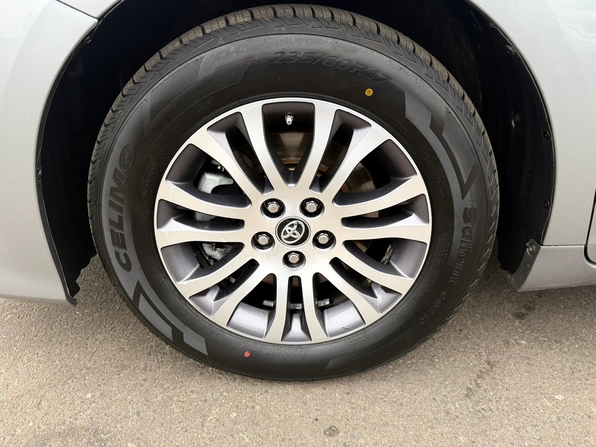 Used 2018 Toyota Sienna XLE w/ XLE Navigation Package FWD image 37