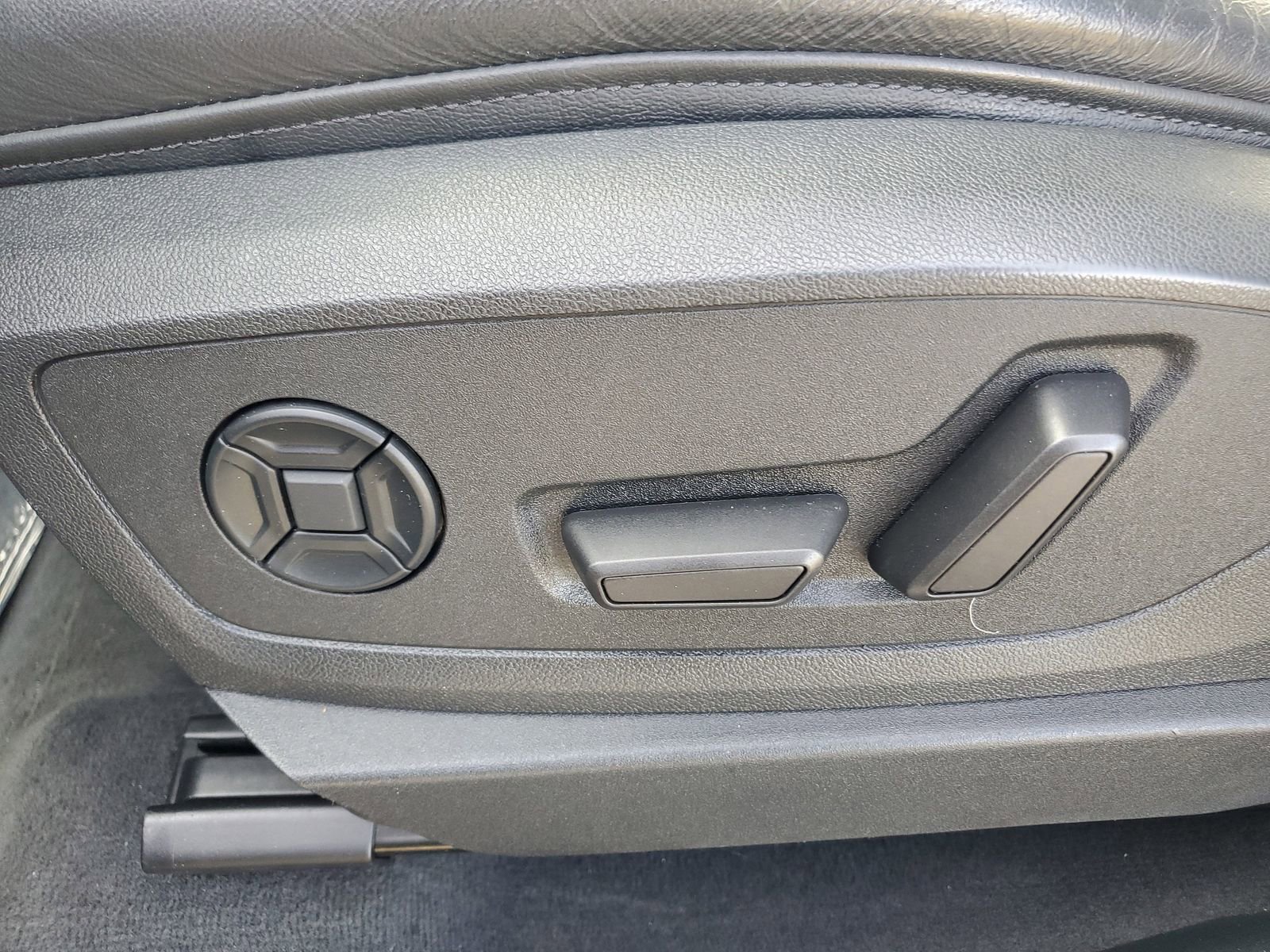 Used 2023 Audi e-tron Premium Plus w/ Premium Plus Package image 22