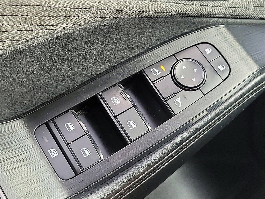 Used 2023 Nissan Rogue SV image 13