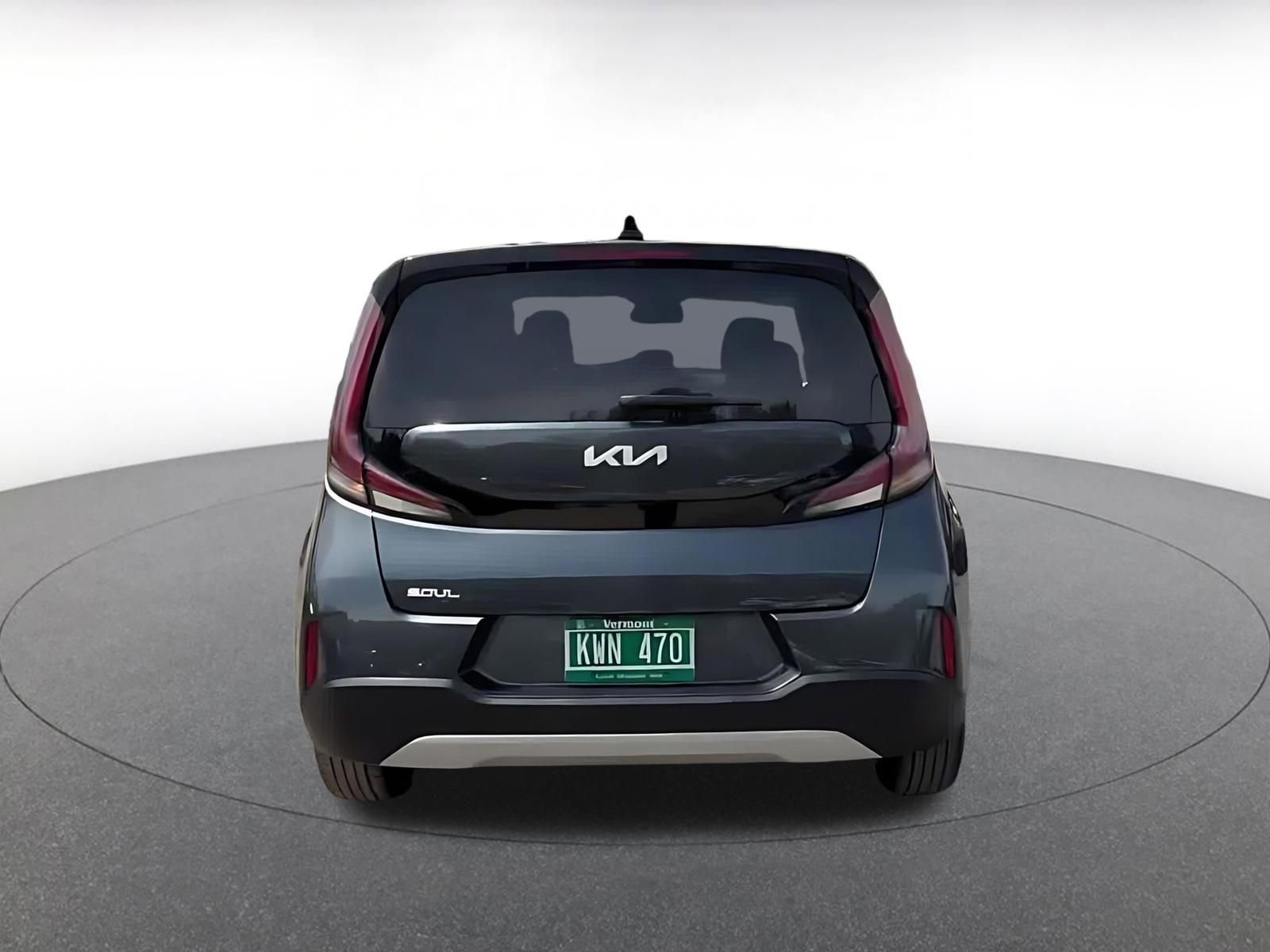 Used 2025 Kia Soul LX w/ LX Technology Package FWD image 12