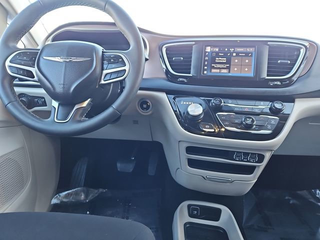 Used 2024 Chrysler Voyager LX FWD image 29