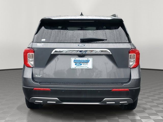 Certified 2022 Ford Explorer XLT w/ Equipment Group 202A image 5