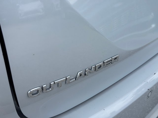 Used 2022 Mitsubishi Outlander SE FWD image 12