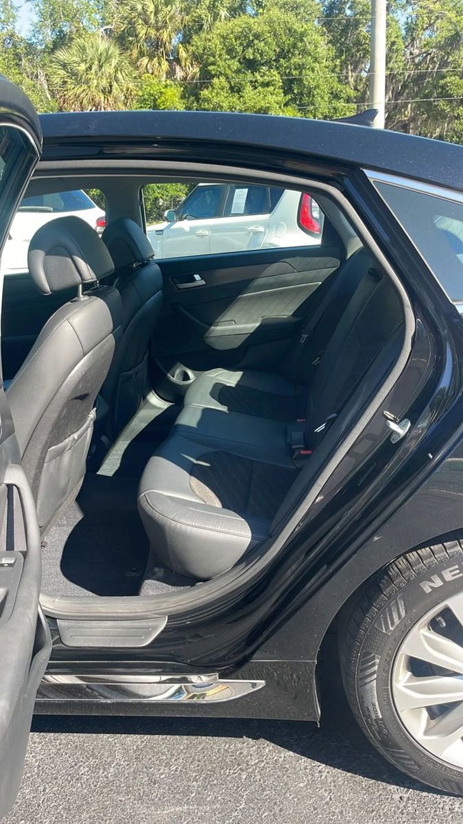 Used 2015 Hyundai Sonata SE w/ Option Group 09 FWD image 13