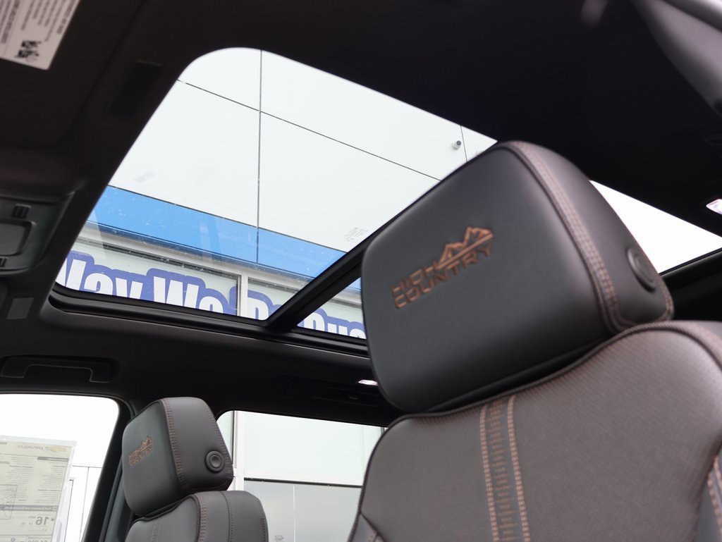 New 2025 Chevrolet Suburban High Country image 25