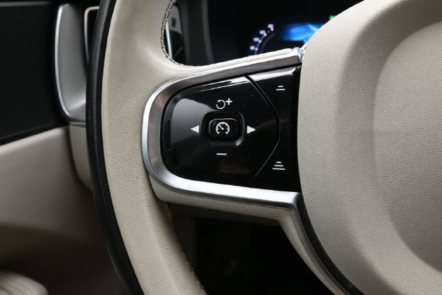 Used 2024 Volvo XC60 B5 Core w/ Protection Package Premier AWD/4WD image 24