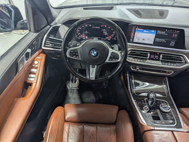 Used 2021 BMW X7 M50i image 7