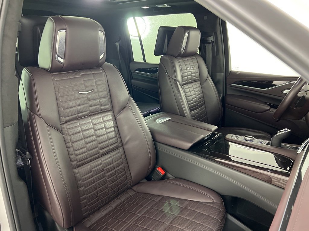 Used 2024 Cadillac Escalade ESV Sport Platinum w/ LPO, ONYX Package image 39