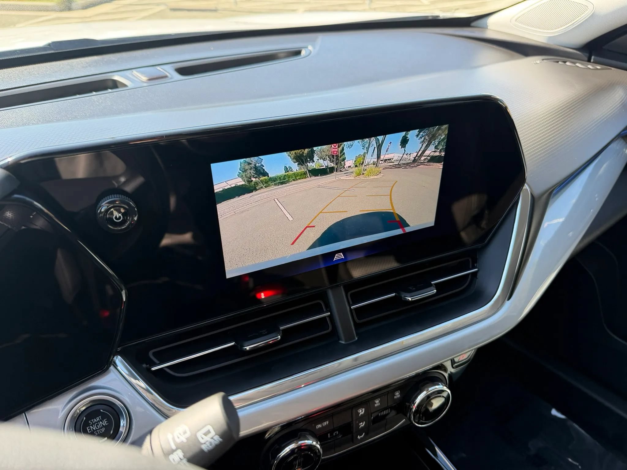 Used 2025 Chevrolet Trax LT w/ LPO, Blackout Package FWD image 9
