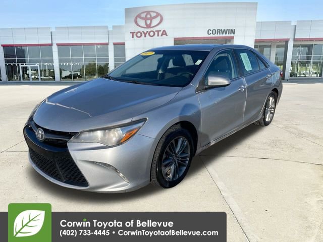 Used 2017 Toyota Camry SE w/ Moonroof Package image 4