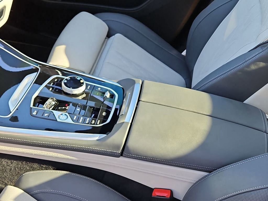 Used 2024 BMW X7 M60i w/ Executive Package image 18