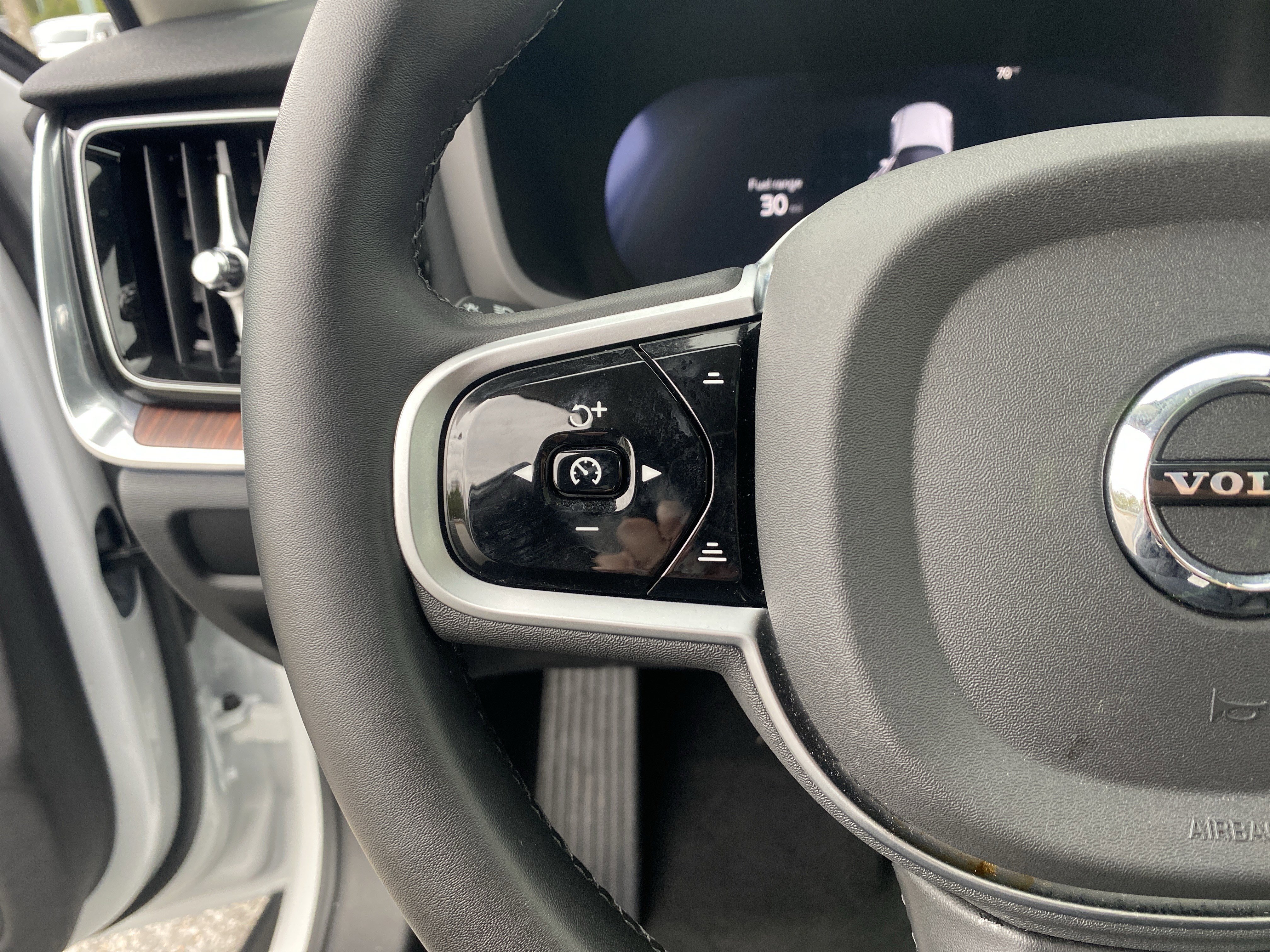 Used 2025 Volvo V60 B5 Cross Country Plus image 35