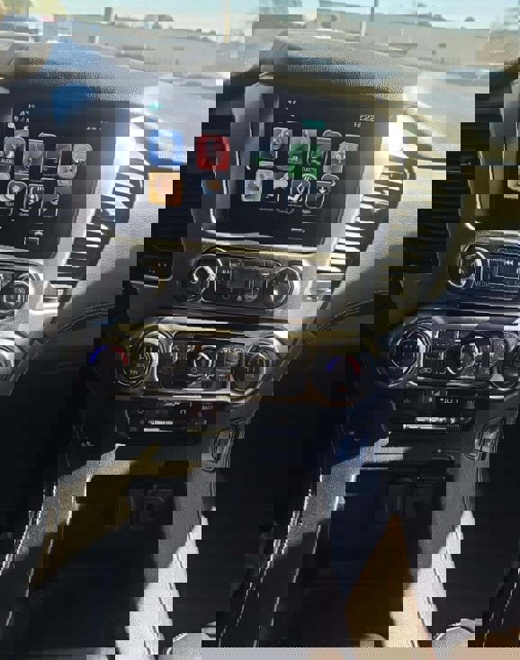 Used 2018 Chevrolet Suburban LT w/ Luxury Package image 10