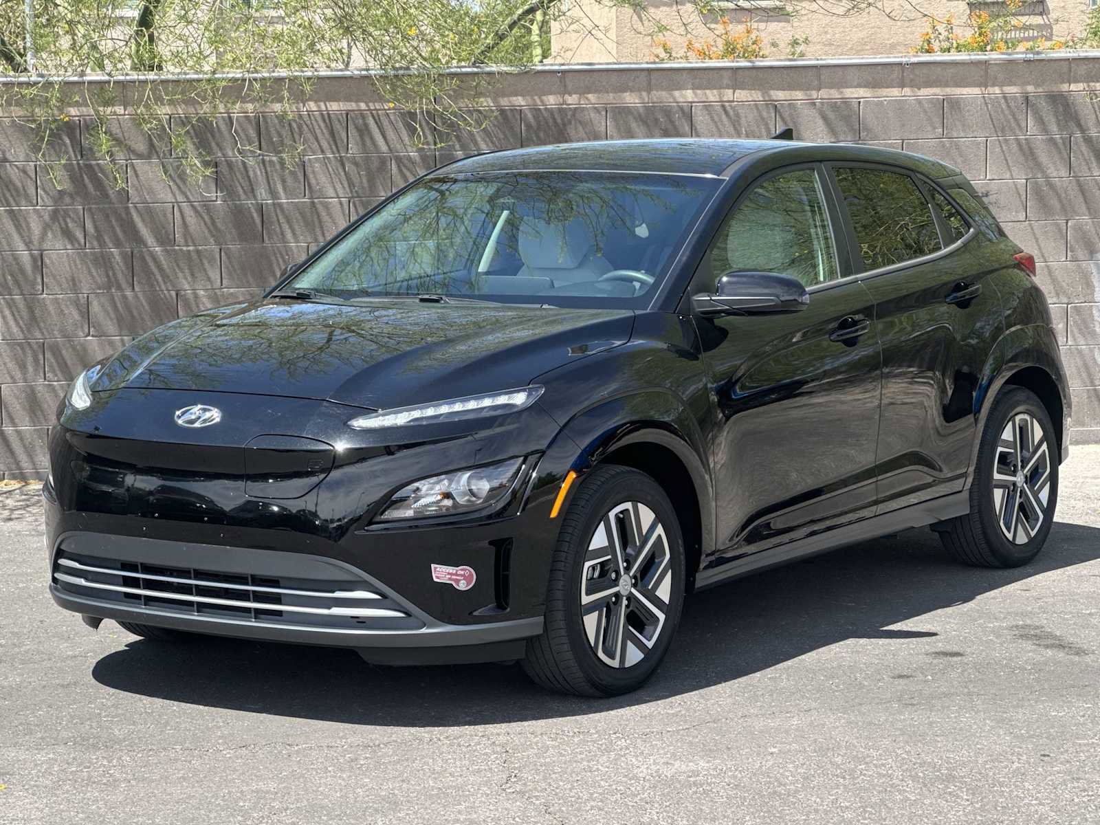 Used 2023 Hyundai Kona SE FWD image 4